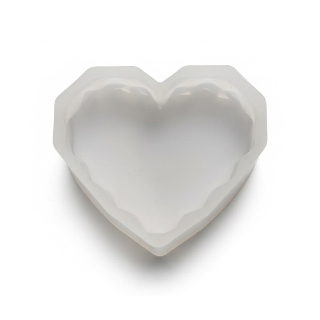 Buy diamond edge heart silicone mould online India. Geometric heart shape for professional resin artists and DIY home decor projects
